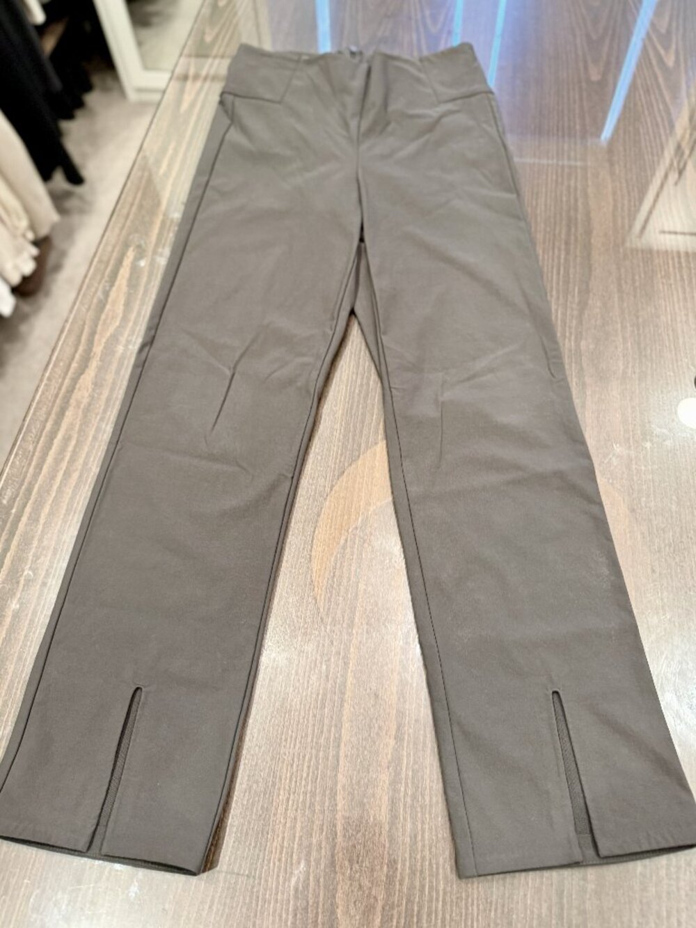 Athleta Wander Commuter pants, size 4